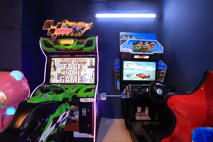 המשחקים הכי כייפים מחכים לכם ב Game Over. בואו לבלות זמן איכות עם הילדים וליהנות מכל רגע!